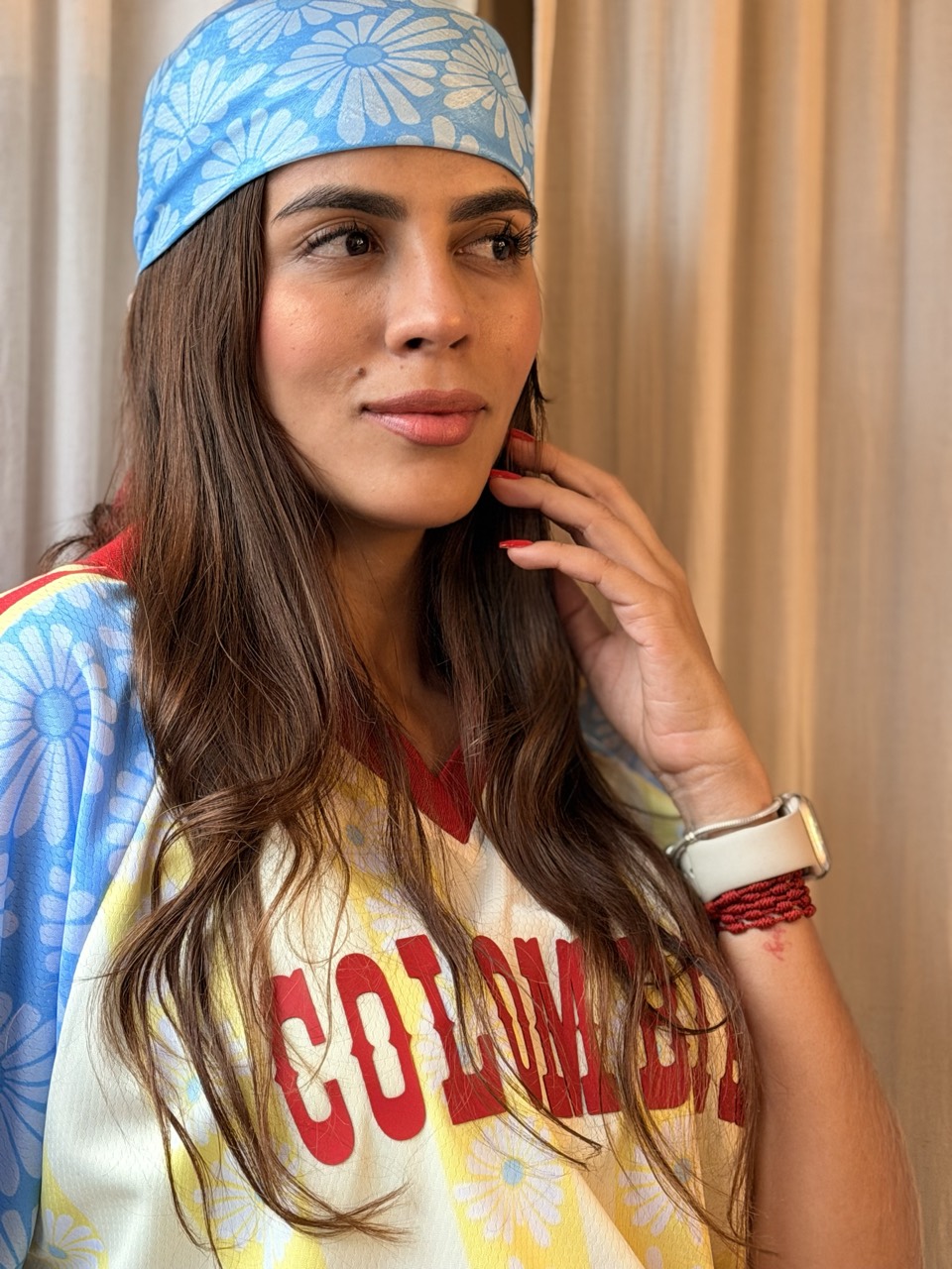Pañoleta tricolor Colombia usada en el cabello