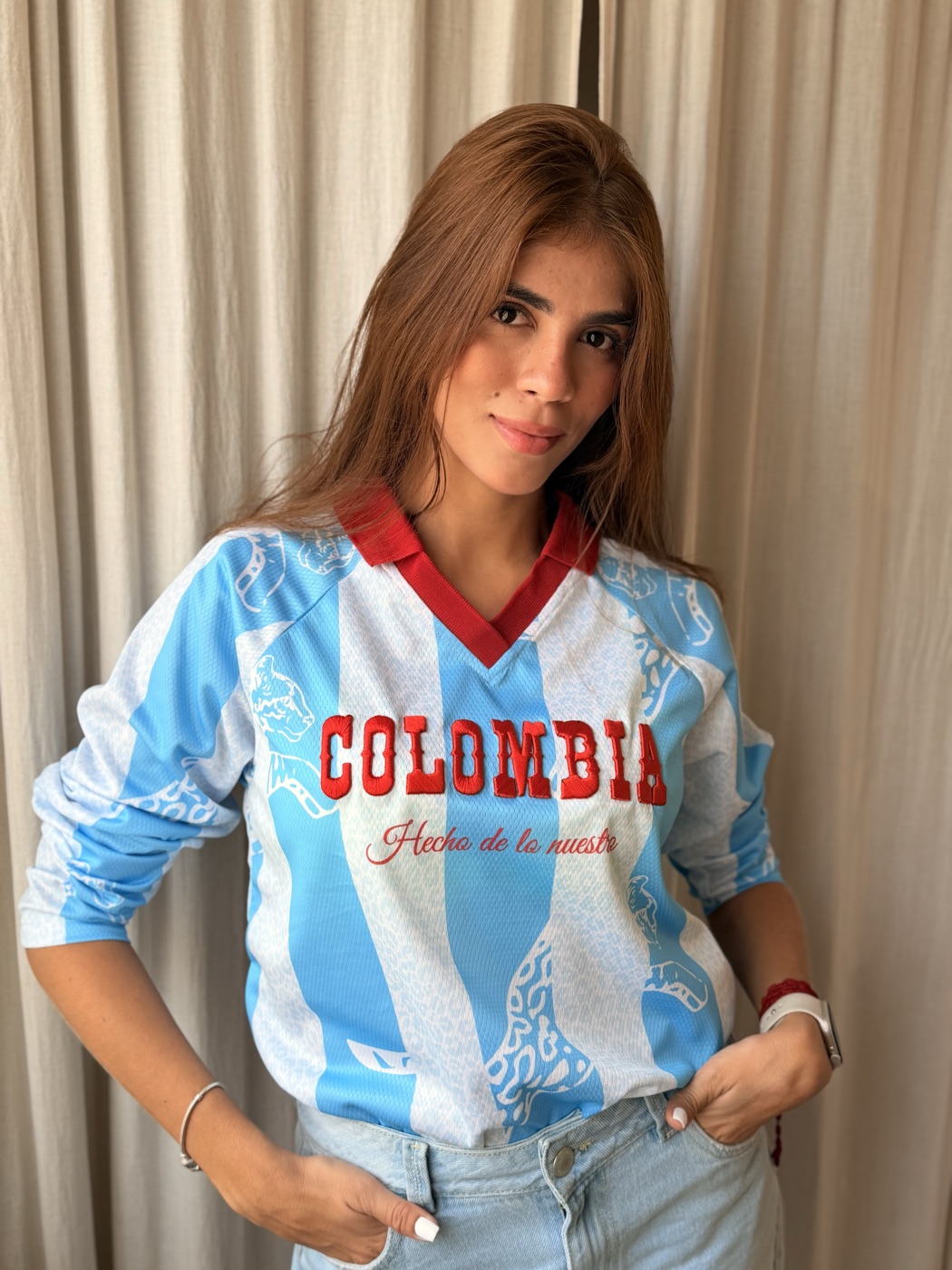 Suéter Colombia azul celeste de manga larga, vista frontal